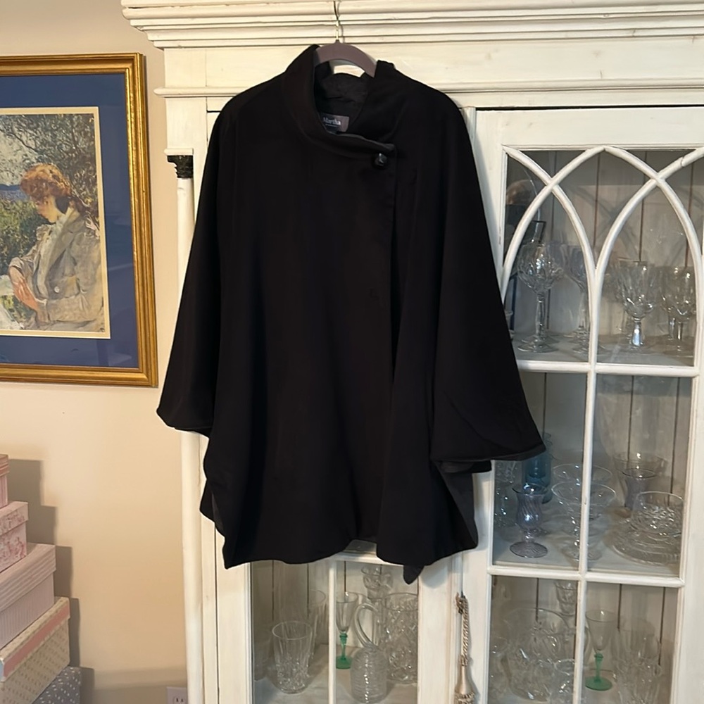 Martha Stewart cape size 2X in black